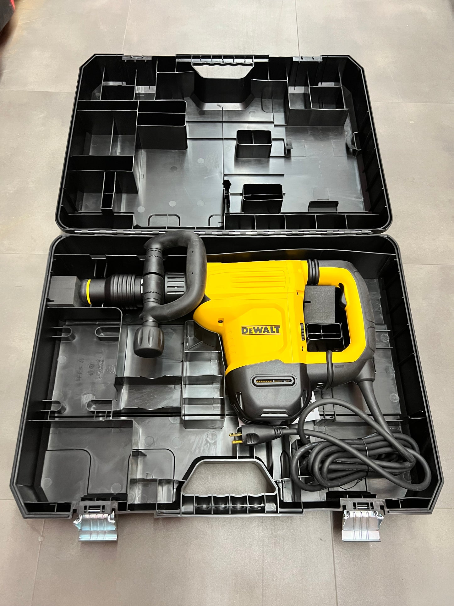 DeWalt 16lb SDS Max Chipping Hammer Kit - D25832K (New)