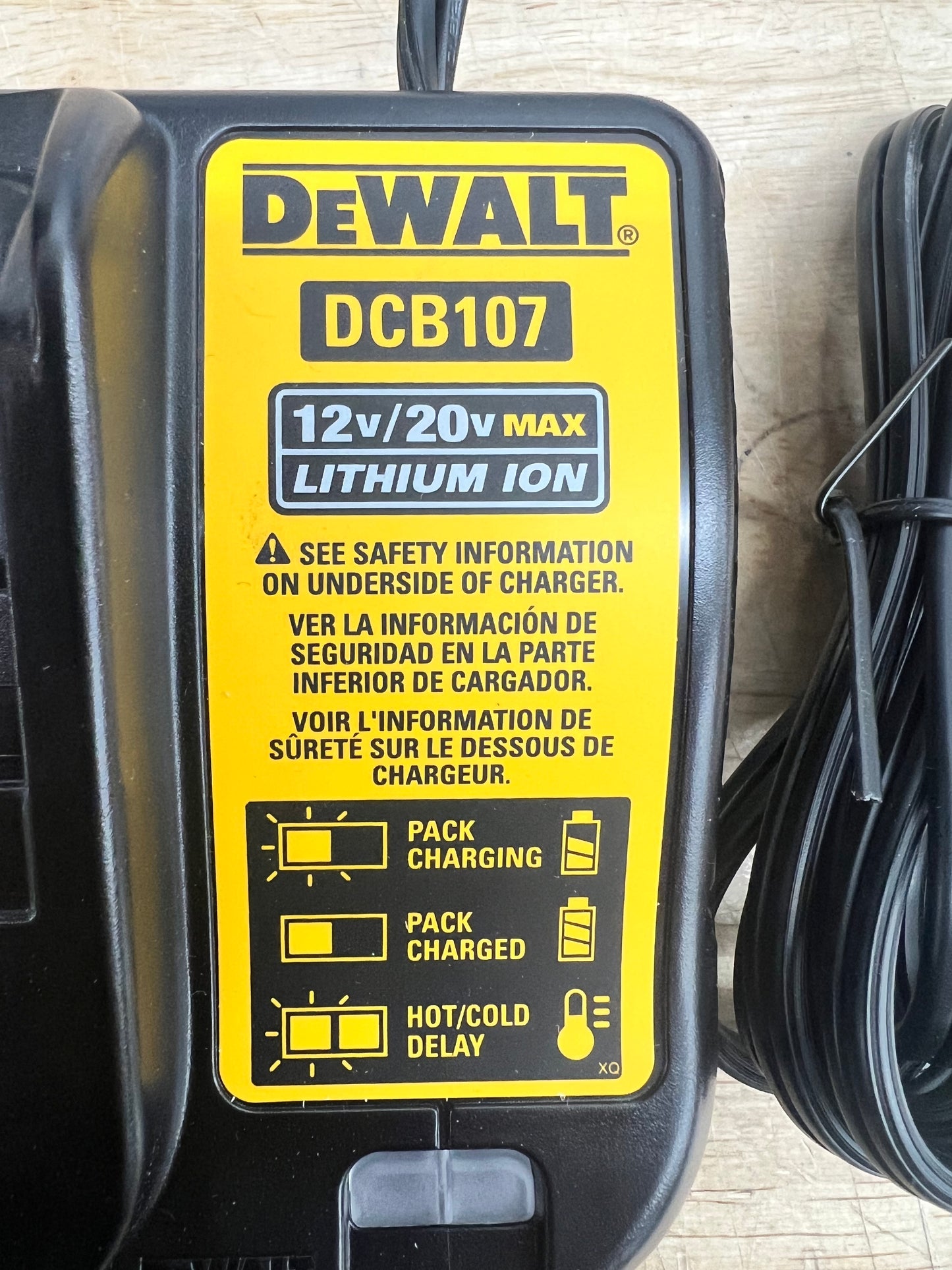 DeWalt 12V/20V Max Lithium-Ion Charger - DCB107 (New)