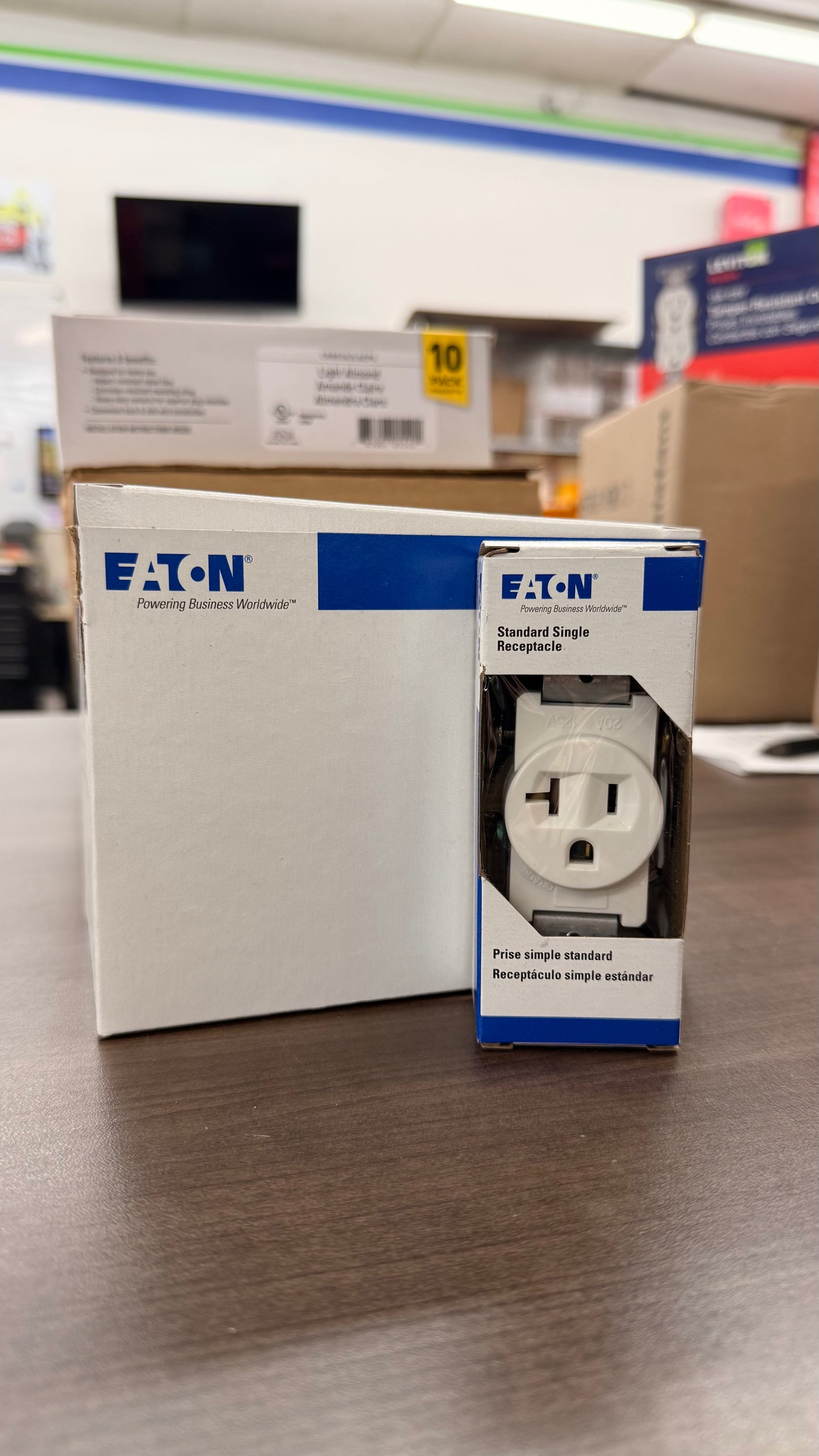 Eaton Standard Single Receptacle White 10pc