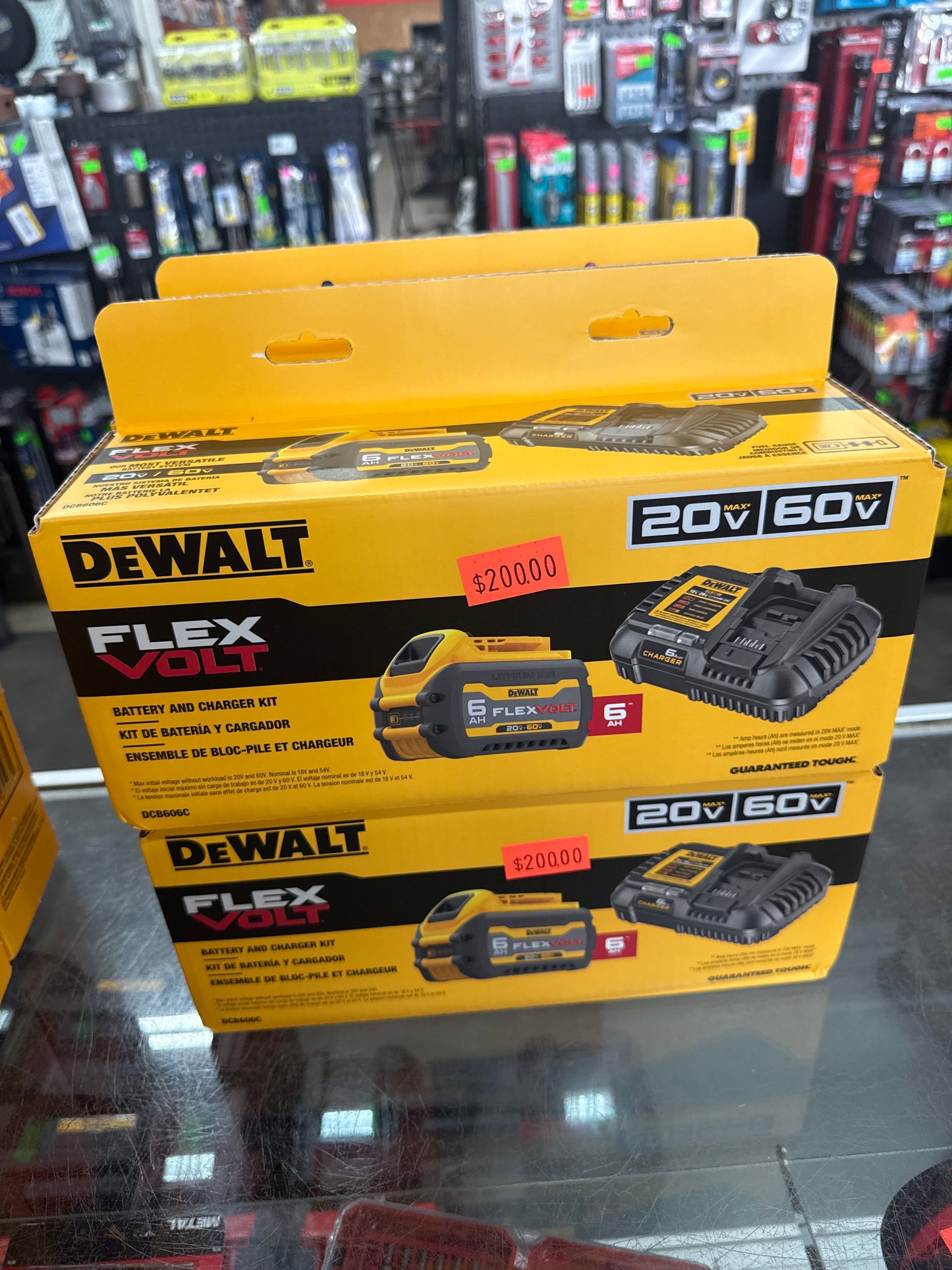 FLEXVOLT 20V/60V MAX Lithium-Ion 6.0Ah Battery Pack with 6 Amp Output Charger