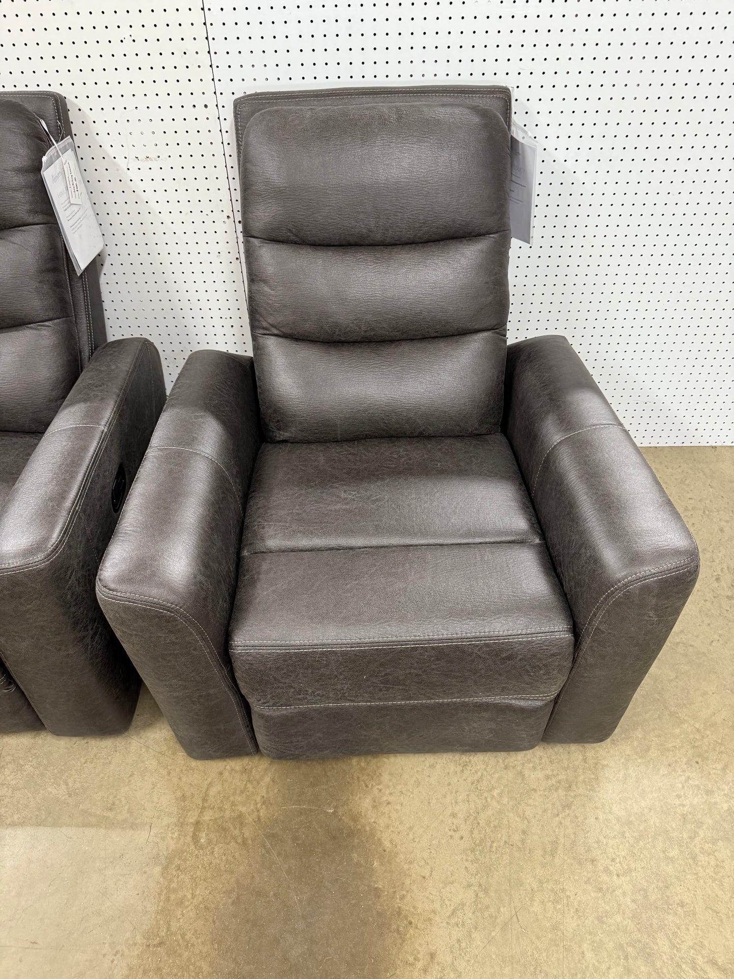 Abbyson Bentley Gray Fabric Recliner *pick up only*