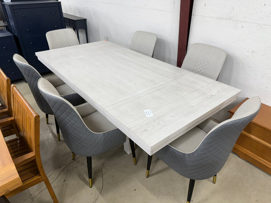 Seven Piece Dining Set *pick up only*