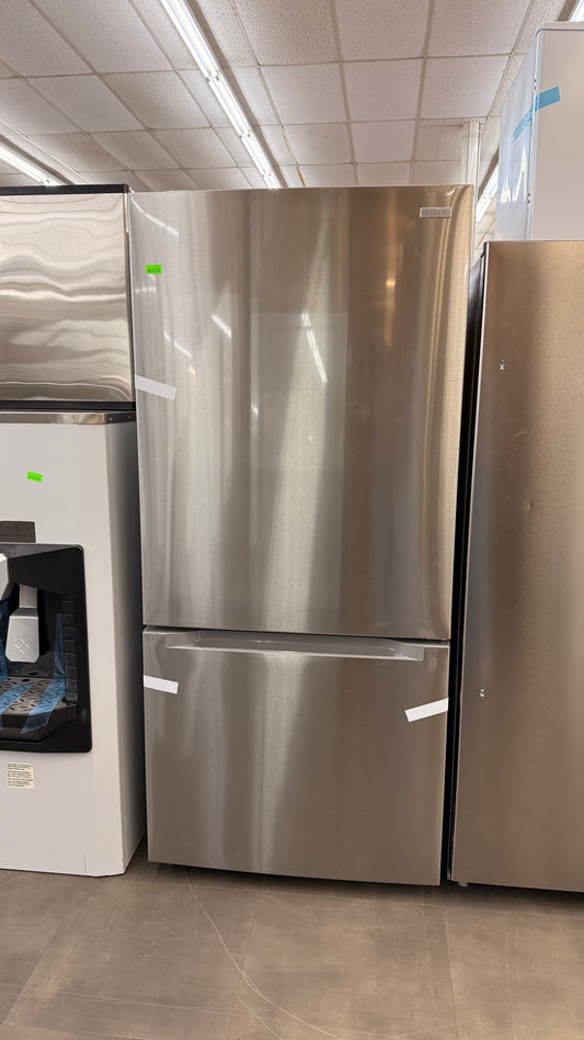 Vissani Refrigerator *Pick Up Only*